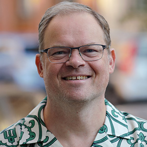 headshot of fabian holt