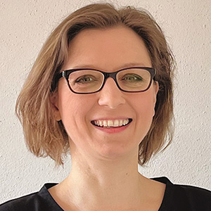 headshot of lisa herzog