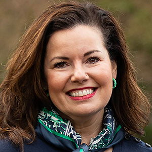 headshot of shelly cano kurtz