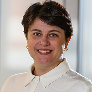 Headshot of Flávia Pellegrino