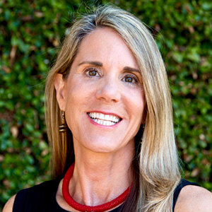 headshot of dianne calvi