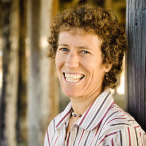 headshot of jennifer astone