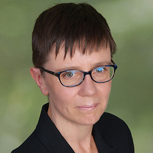 headshot of jewlya lynn