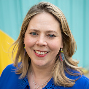 headshot of laura zabel