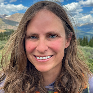 headshot of robyn paulekas