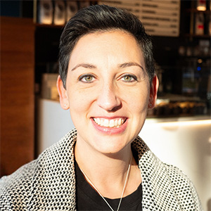 headshot of shawna rosenzweig