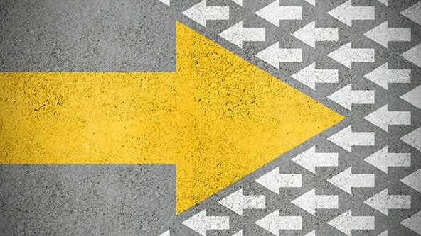 Large yellow arrow against smaller white ones