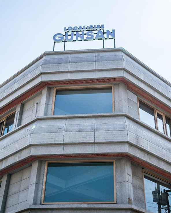 building exterior, windows