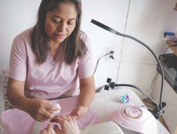 salon professional during a Voalá pilot in Mexico City