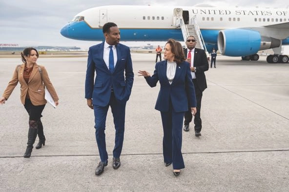 Mayor of Atlanta and Vice President Kamala Harris meet on an airport runway in Atlanta